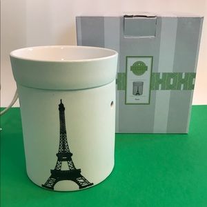 BNIB NEW SCENTSY PARIS WARMER.